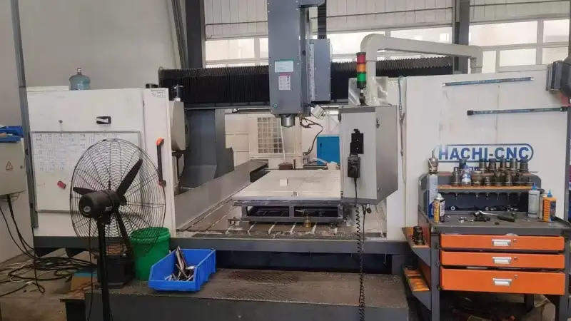 Used HACHI HLB 3020 Gantry Machining Center with Mitsubishi M 80 photo 1