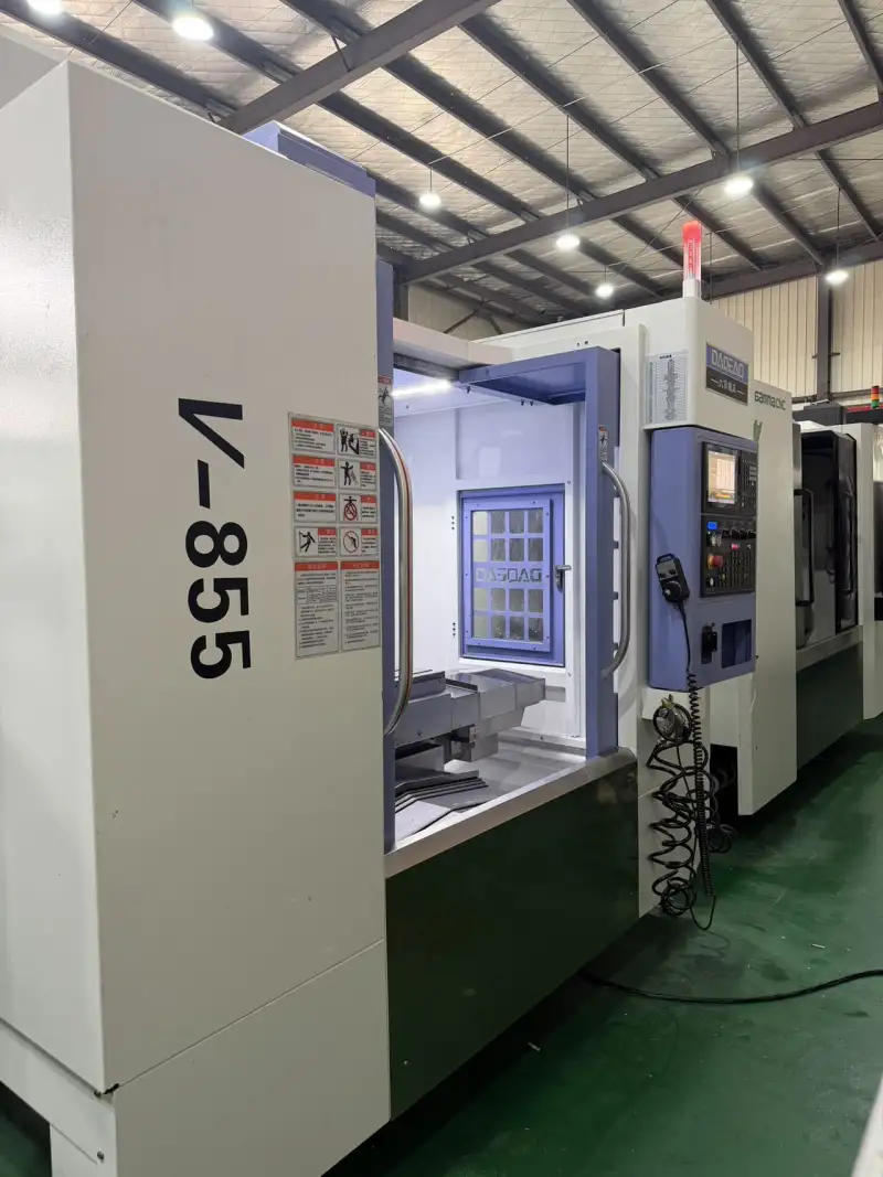 Used Daqiao 855 Vertical Machining Center with Mitsubishi M 80 Control photo 1