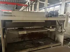 Used Huduan QC 12 Y-6 x 2500 Hydraulic Swing Beam Shearing Machine photo 4
