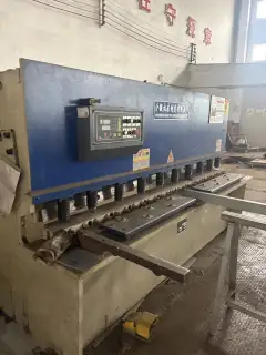 Used Huduan QC 12 Y-6 x 2500 Hydraulic Swing Beam Shearing Machine photo 3