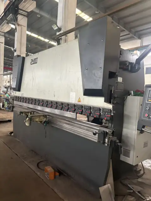 Kullanılmış Zhongya WC 67 Y-200 T/4000 Hidrolik Abkant Pres