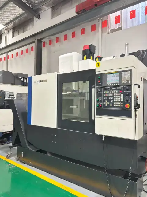 FANUC i Series Kontrol Üniteli İkinci El Hyundai WIA F 400 Dik İşleme Merkezi