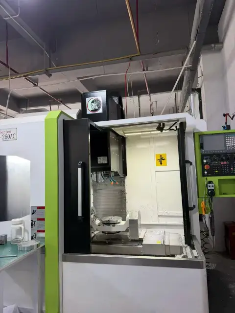 مركز تصنيع عمودي مستعمل بخمسة محاور متزامنة Gelima GRM-260 AC