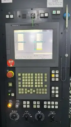 Used Makino D 500 5-Axis Machining Center photo 2
