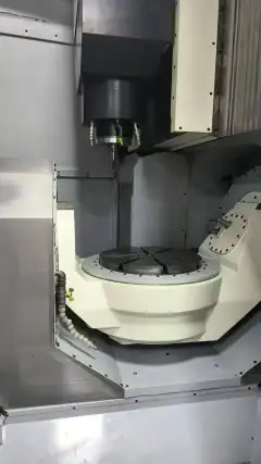 Used Makino D 500 5-Axis Machining Center photo 3