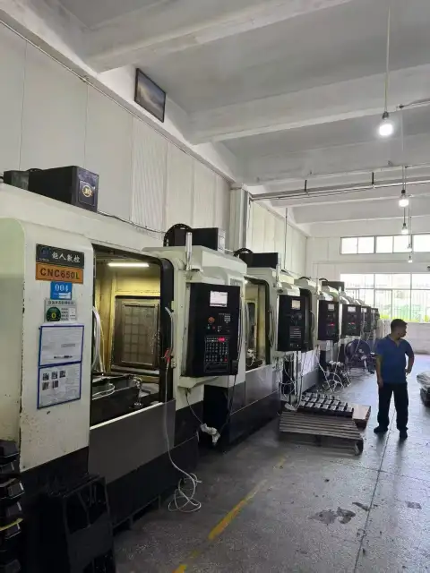 مركز تصنيع عمودي JUREN CNC 650 L مستعمل مع وحدة تحكم Mitsubishi M 80