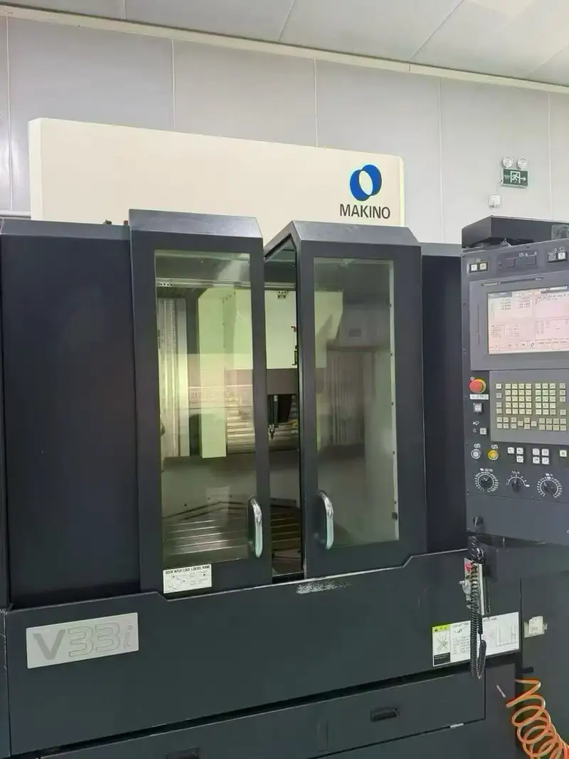 Used Makino V 33 i Vertical Machining Center – 30,000 rpm Motorized Spindle photo 1
