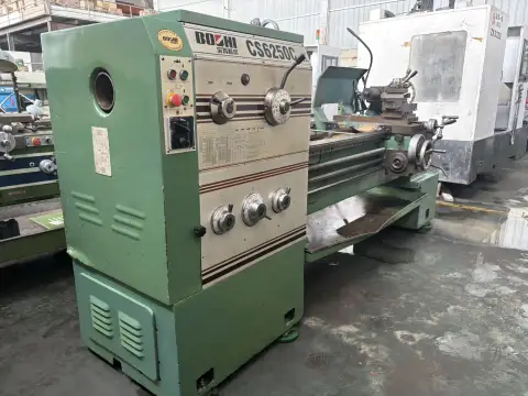 مخرطة تقليدية Baoji CS 6250 C مستعملة