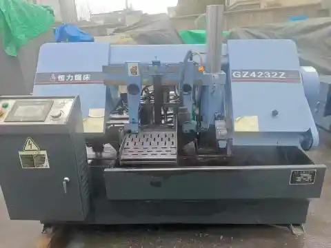 منشار شريطي CNC مستعمل Zhejiang Hengli GZ 4232 A (وحدتان، 2020 و2019)
