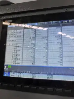Used Xiangyu 1060 Vertical Machining Center with Mitsubishi M 80 Control photo 9