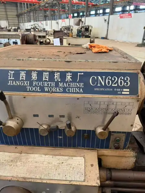 เครื่องกลึงธรรมดามือสอง Jiangxi No.4 Machine Tool Factory CN 6263 (Φ630 x 1000)