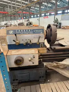 Used Jiangxi No.4 Machine Tool Factory CN 6263 Conventional Lathe (Φ630 x 1000) photo 2
