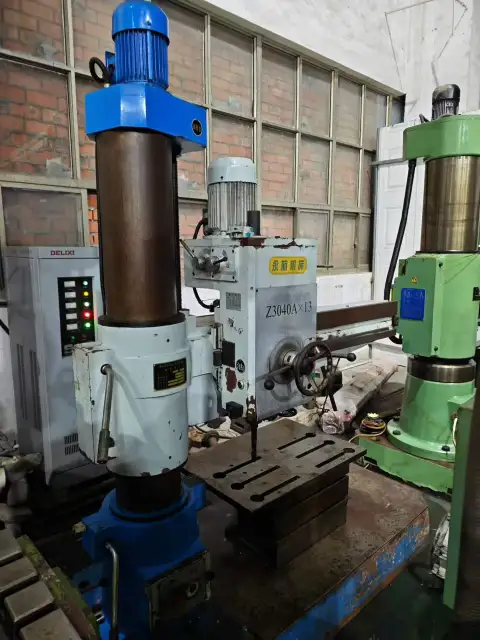 Máy khoan hướng tâm Yonghang Z 3040 A x 13 đã qua sử dụng