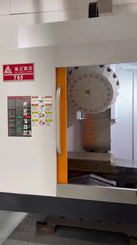 İkinci El XIELI T 650 CNC Delme ve Kılavuz Çekme Merkezi, Mitsubishi M 80 Kontrollü