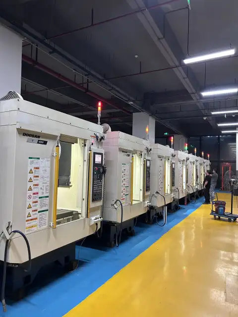 Centro de taladrado y roscado vertical DN Solutions T 4050 de segunda mano con control Mitsubishi M 80