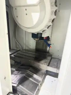 Used YUJIANG T 6 Vertical Drilling and Tapping Center with Mitsubishi M 80 photo 2