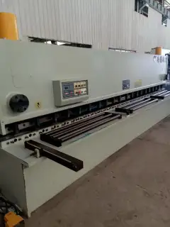 Used Ruili QC 11 Y-4 x 5000 Hydraulic Guillotine Shearing Machine photo 1