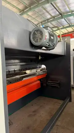Used Nanjing Hualu D 13200 100-Ton 3.2 m Dual-Servo CNC Press Brake photo 5