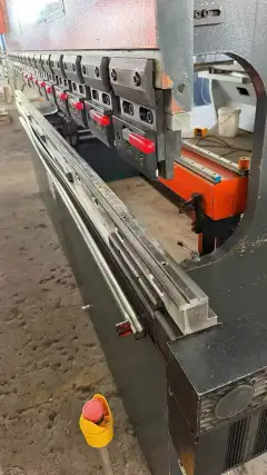 Used Nanjing Hualu D 13200 100-Ton 3.2 m Dual-Servo CNC Press Brake photo 3