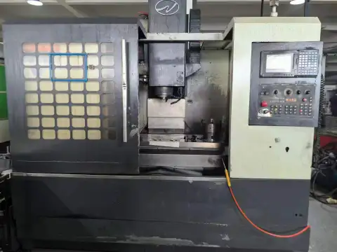 Centro de mecanizado vertical JIANGNAN JN-850 usado con control Mitsubishi M 70