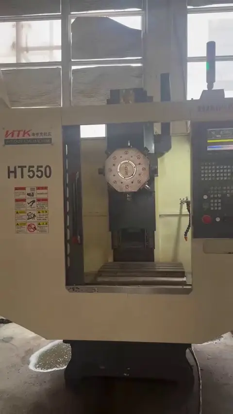 Pusat Pengeboran dan Pengetapan Vertikal Tipe Turret HITIQUE HT 550 bekas