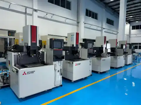 ماكينة EDM بإنهاء مرآوي Mitsubishi EA 8 S مستعملة