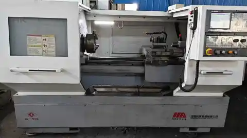 Torno horizontal CNC Shenyang 4085 usado con control GSK 980 TDi
