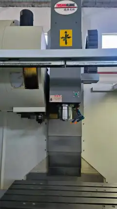 Used Longze Hujiang TV 116-L 2 BT50 Vertical Machining Center photo 5