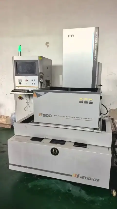 Máquina de electroerosión por hilo de velocidad media con servo RUIJUN FR 500 XS usada, conicidad de 15°