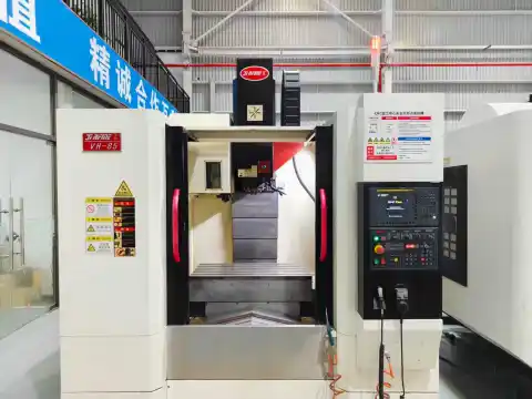 Centro de mecanizado vertical de servicio pesado JiRFINE VH-85 usado de 2000, FANUC 0i-MF Plus, BT40 12,000 rpm, recorridos 850x550x550 mm
