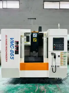 Used V 865 Vertical Machining Center with FANUC MF Plus Control, 24-Tool ATC photo 1