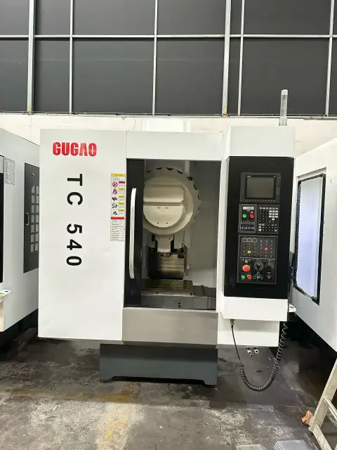 ศูนย์กลึงกัด GUGAO T 540 มือสอง พร้อมระบบควบคุม Mitsubishi M 80