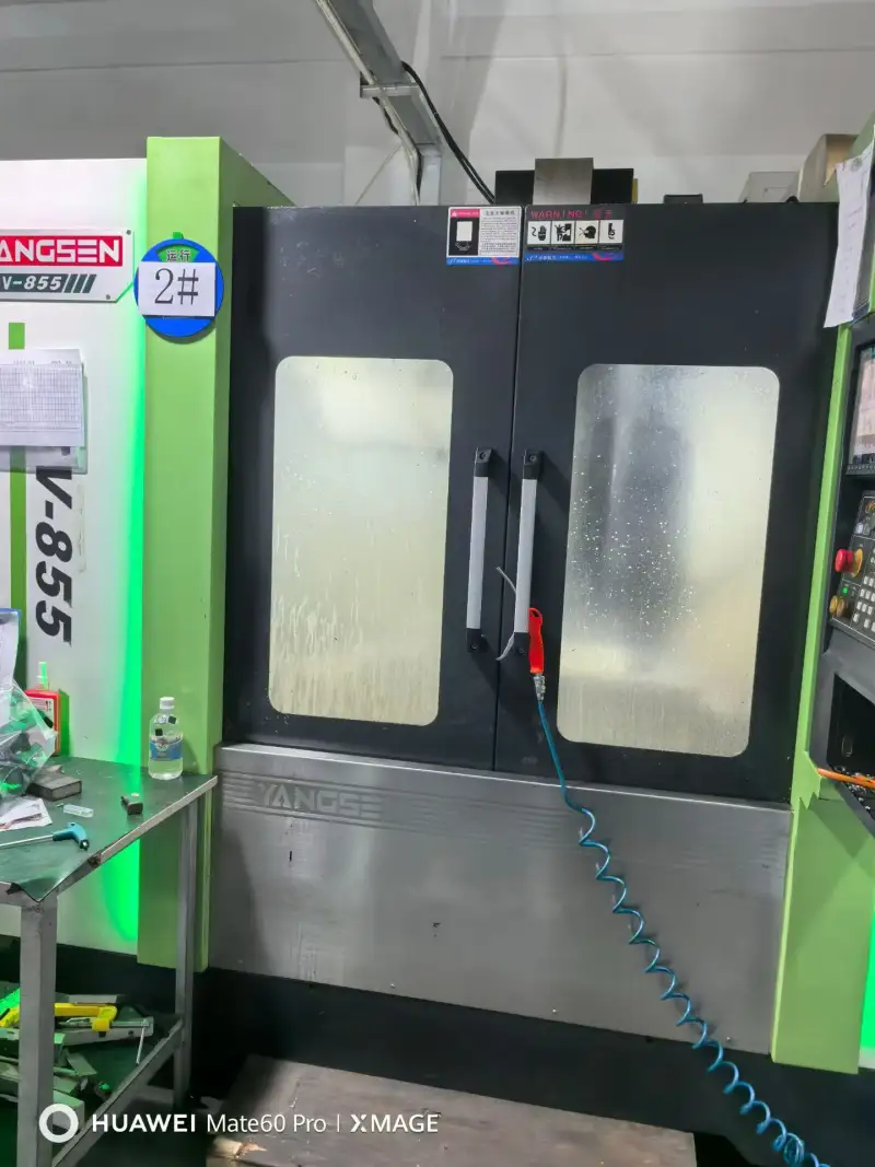 Used Yangsen 855 Vertical Machining Center with Mitsubishi M 80 Control photo 1
