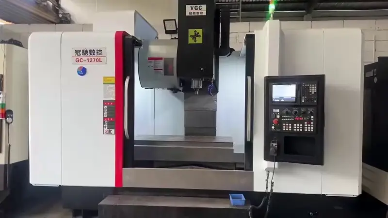 Used Guanchi 1270L Vertical Machining Center (2000) - Mitsubishi M 80 A, Taizheng Bed, BT40 12,000 rpm photo 1