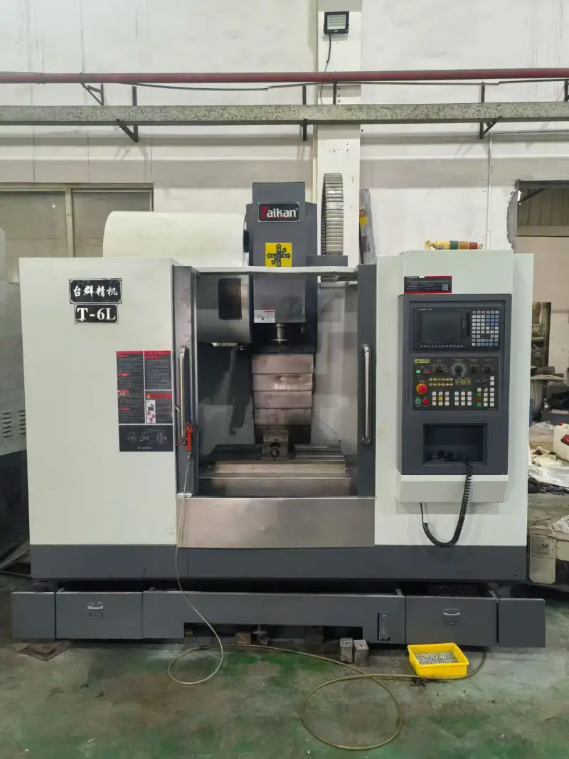 Used 650 L Vertical Machining Center with Mitsubishi M 80 Control and BT40 Spindle photo 1