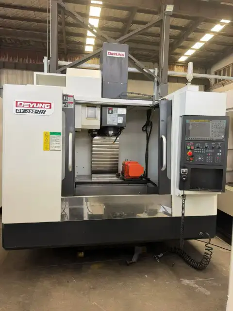 Centro de mecanizado vertical Deyang 850 FANUC MF Plus de segunda mano