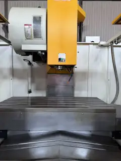 Used Runstar 1370 Vertical Machining Center with Mitsubishi M 70 Control photo 4