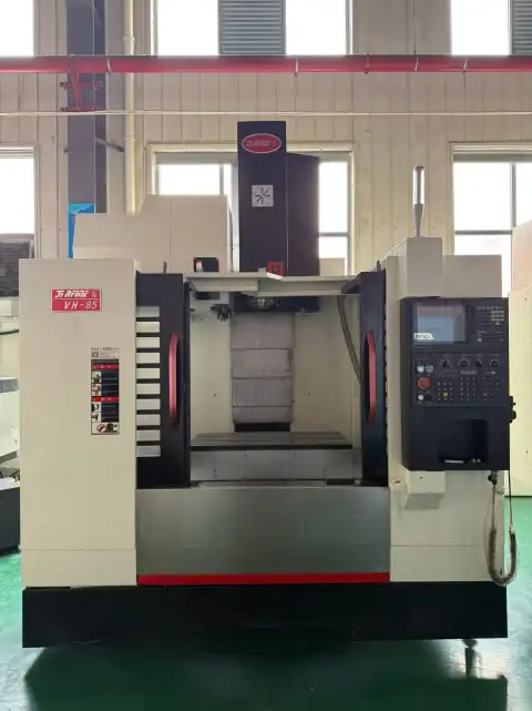مركز تصنيع عمودي مستعمل للخدمة الشاقة JiRFINE VH 85 مع Mitsubishi M 80