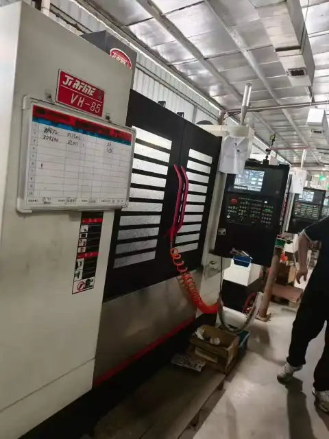 ศูนย์เครื่องจักรกลแนวตั้ง JiRFINE VH-85 มือสอง พร้อมระบบควบคุม FANUC MF Plus