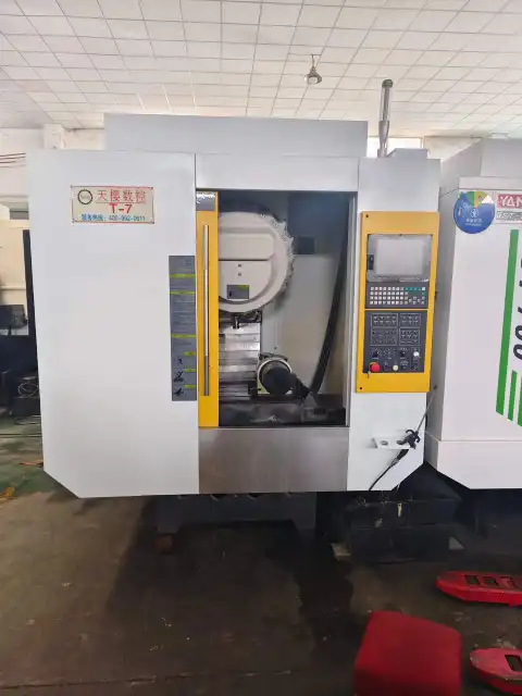 เครื่องแมชชีนนิ่งเซ็นเตอร์แนวดิ่ง Tianying T-7 มือสอง พร้อม SYNTEC 22 MA และโต๊ะหมุนแกนที่ 4