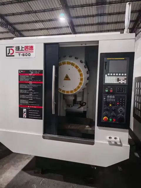 FANUC MF Kontrollü ve 21 Pozisyonlu Servo Takım Magazinli T-600 Dik İşleme Merkezi