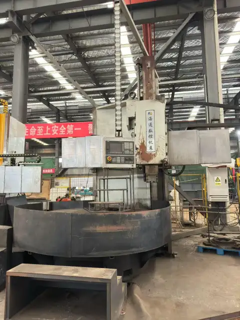 Torno vertical CNC Liaoning Haitong CK 5126 D usado con control Siemens