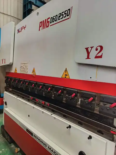 Máy chấn tôn thủy lực CNC JFY PM 6 060/2550 60 tấn đã qua sử dụng